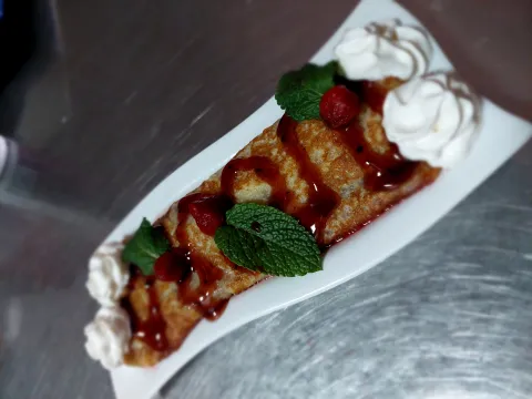 Млинець з полуницею